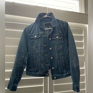 Never worn Jean jacket from Banana republic. XS